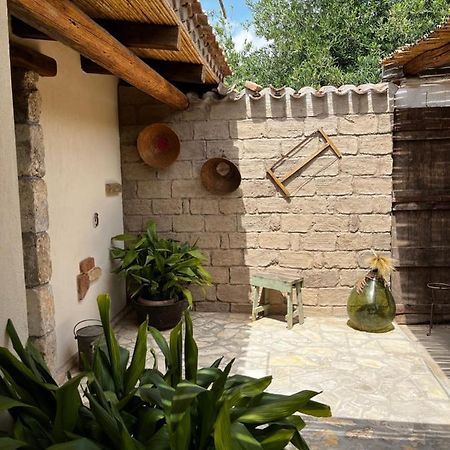 Hostal Graziosa Stanza Campidanese Su Terzu Oristano Exterior foto