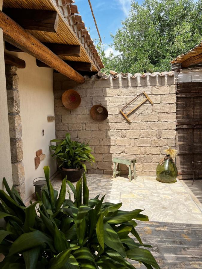 Hostal Graziosa Stanza Campidanese Su Terzu Oristano Exterior foto